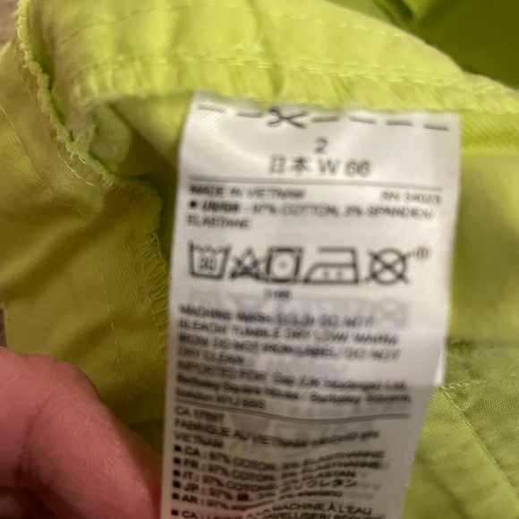 Gap City Shorts / Size 2 - Picture 5 of 5